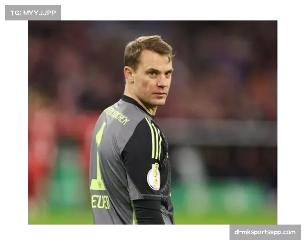 拜仁防线连续失误,诺伊尔出击脱手导致第二粒失球